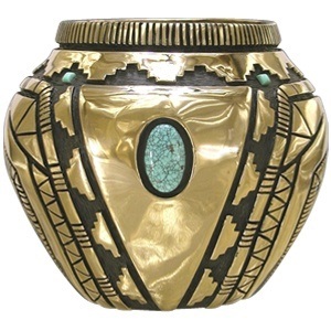 Distawoduhi Bronze Urn